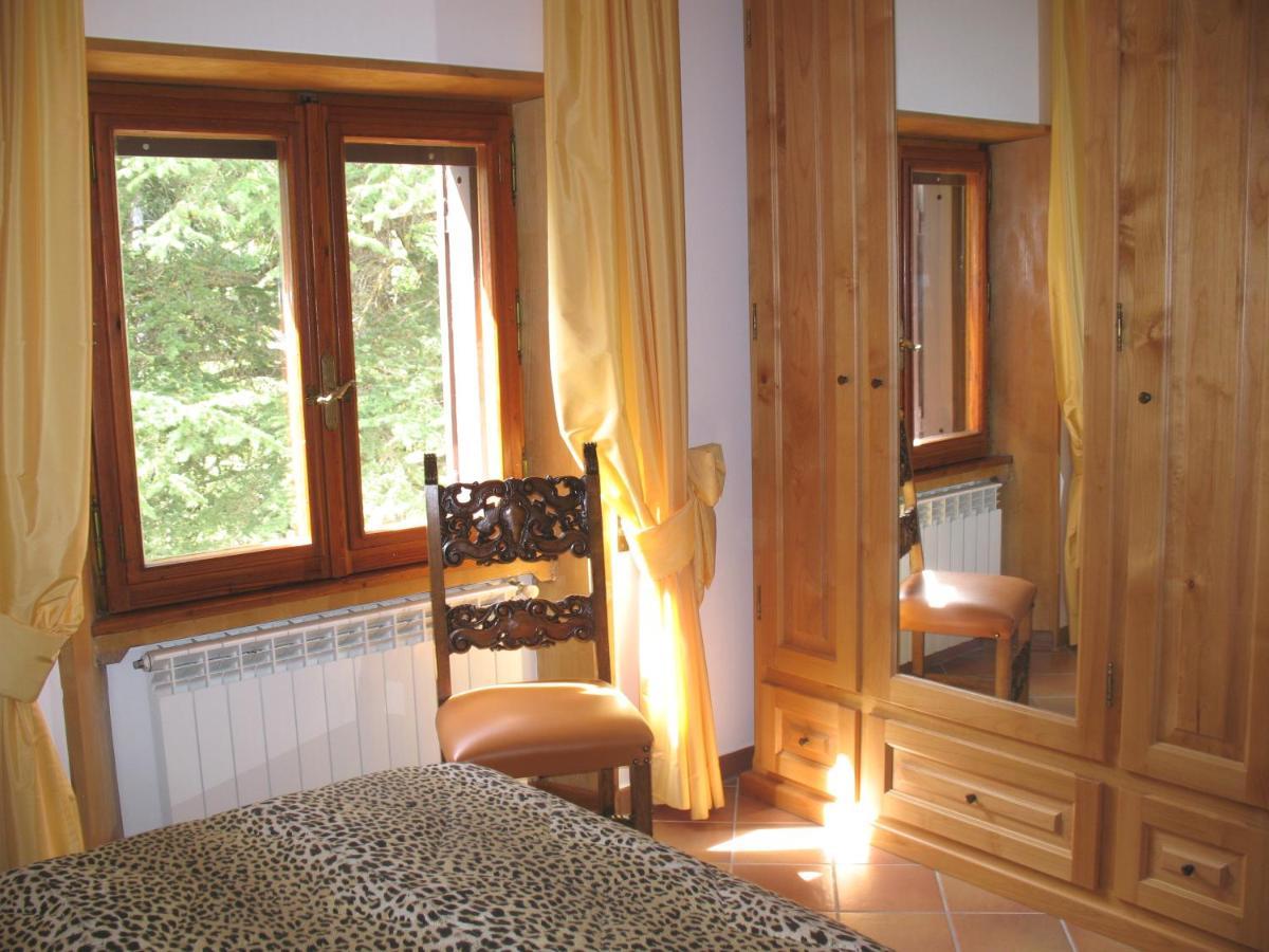 B&B Gli Scoiattoli 로카디메조 외부 사진